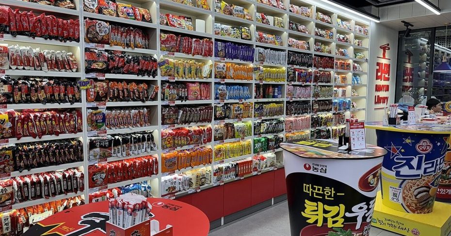 편의점 사상 첫 감소, 1,627곳이 사라졌다…그런데 매출은 12개월째 늘었다